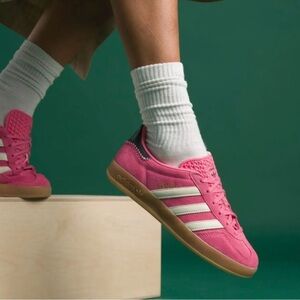 Adidas Gazelle Rose & collegiate green sneakers size 6